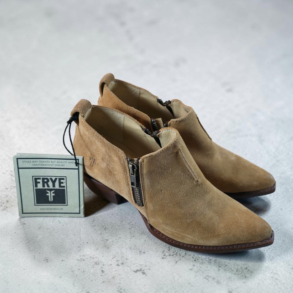 Frye Womens Sacha Boot Size 8.5 Camel Tan Suede Pointed Block Heel Bootie NEW